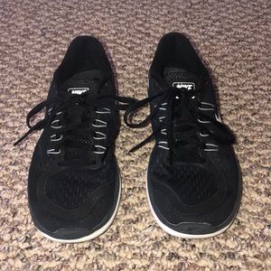 Women’s Nike Shoes Size: 6.5